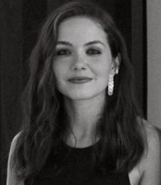 Bia Brito em retrato preto e branco